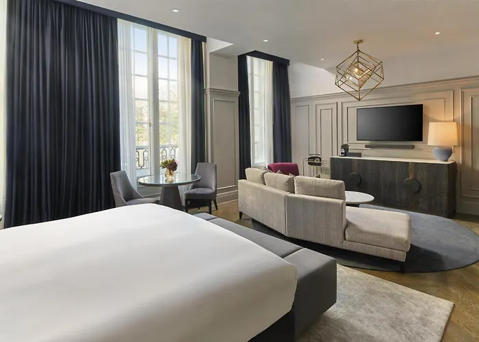 The Trafalgar St. James, London Curio Collection By Hilton